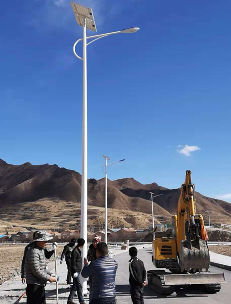 甘南碌曲10米天山太阳能路灯项目