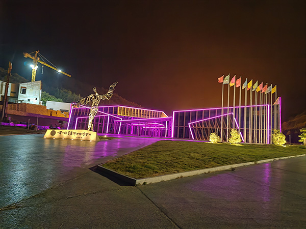 城市亮化是现代城市建设的重要组成部分,它不仅可以美化城市的夜景,还能提升城市的整体形象。随着科技的不断进步,城市亮化也得到了更多的关注和创新。本文将介绍一些关于城市亮化的创意和技术,帮助读者了解城市亮化的重要性以及如何进行天山城市亮化的规划和实施。 城市亮化是现代城市建设的重要组成部分,它不仅可以美化城市的夜景,还能提升城市的整体形象。随着科技的不断进步,城市亮化也得到了更多的关注和创新。本文将介绍一些关于城市亮化的创意和技术,帮助读者了解天山城市亮化的重要性以及如何进行天山城市亮化的规划和实施。