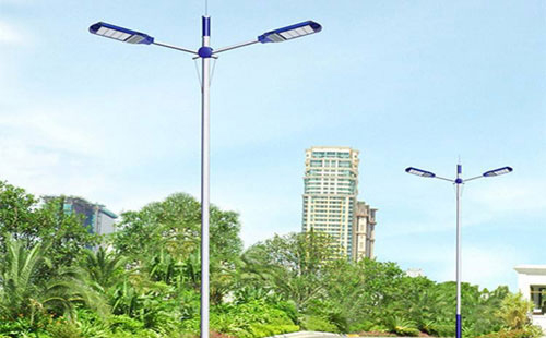 天山太阳能路灯地脚螺栓规格：防止倾倒的关键